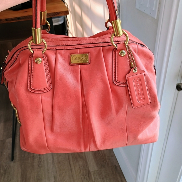 Coach Coral Leather Women's Bag - Picture 3 of 16